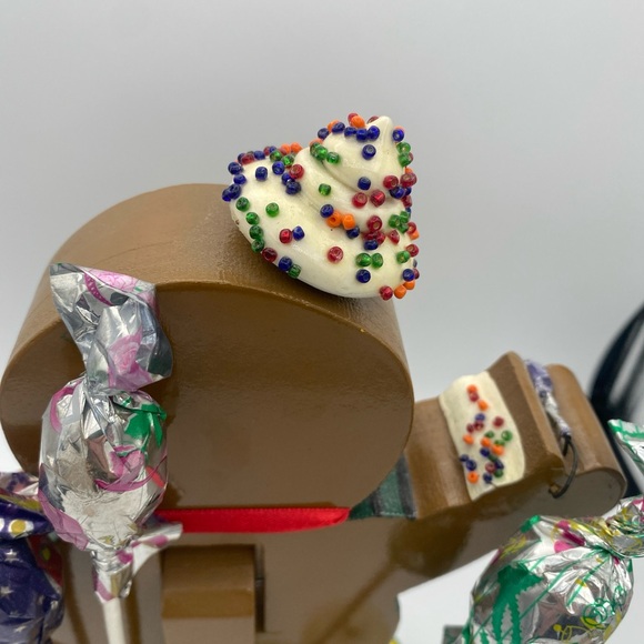 Nanette Hilton Christmas Gingerbread Man Nutcracker 11.25" sprinkles & Lollipops - Picture 16 of 16